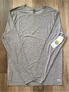 Vuori Long Sleeve Strato Tech Tee Heather Grey Men’s Sz Medium V178 NWT